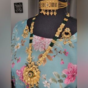 rajwari set. Earrings. Choker and long haar.